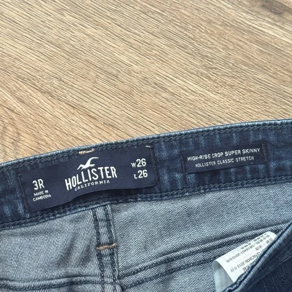 Women's Distressed Hollister Blue Jeans - Picture 4 of 6